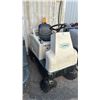 Image 3 : TENNANT 6100 RIDE ON FLOOR SCRUBBER WITH KEY