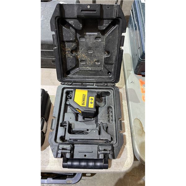 DEWALT LASER LINE GENERATOR IN CASE