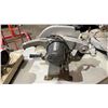 Image 2 : SKILSAW PROFESSIONAL 10" MITRE BOX SAW: MODEL 3810