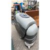 Image 2 : ADVANCE CONVERTAMATIC WALK BEHIND FLOOR SCRUBBER
