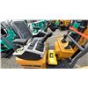 Image 5 : *NEW* CFG INDUSTRIAL MX12RX MINI EXCAVATOR WITH KEY AND REPAIR TOOLBOX - 735KG LOAD CAPACITY