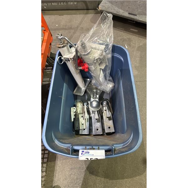 TOTE OF MARINE TRAILER JACKS