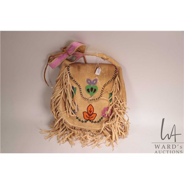 Canadian Indigenous suede and wool purse with muslin lining and beaded decoration