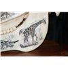 Image 10 : Vintage horse skull with decorative scrimshaw drawing featuring African animals including giraffes, 