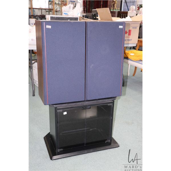 Pair of vintage Samsui S730 loud speakers with original removable speaker covers plus small componen