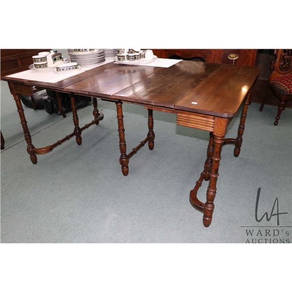 Mid 20th century extending walnut table 40" W X 22" when collapsed and includes three 14" insert lea