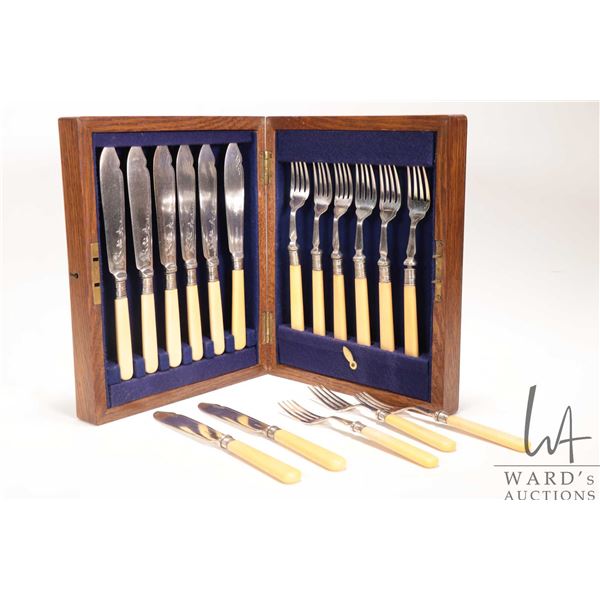 Oak cased flatware box containing a selection of silver plated fish knives and forks with French ivo