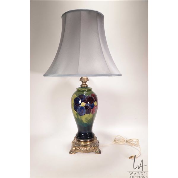 Vintage "Hibiscus" table lamp with brass tone metal base, 27" in height including shade