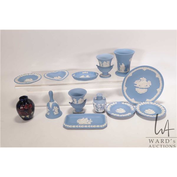 Tray lot of vintage collectible Wedgwood Jasperware including Hellenic pin trays, small urns and vas