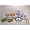 Image 1 : Tray lot of collectibles including pumpkin shaped blue and white lidded dish, Imari plate, Flow blue
