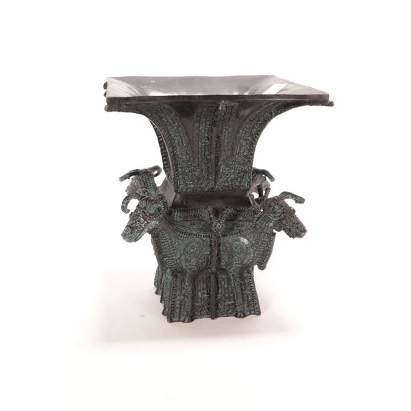 Chinese four ram head Hu Shang style square zun ritual bronze pouring vessel