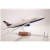 Image 1 : Canadian Airplanes passenger jet model 767, give in 1988 to employees, 1: 100 scale