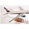 Image 3 : Canadian Airplanes passenger jet model 767, give in 1988 to employees, 1: 100 scale