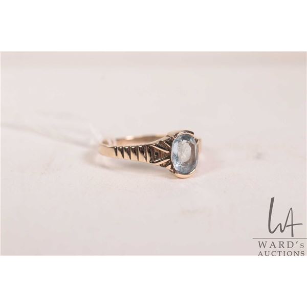 10kt yellow gold ring set with oval aquamarine gemstone, 1.9 grams, size 6