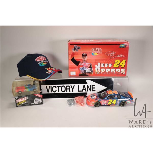 Jeff Gordon #24, 2001 Du Pont Motorsports 2001 Vegas Win, 1: 24th scale die-cast car, on eof 25,020,