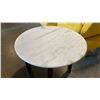 Image 2 : ROUND WHITE ONYX TOP SOLID WOOD BASE CONTEMPORARY SIDE TABLE