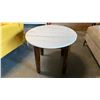 Image 2 : ROUND WHITE ONYX TOP SOLID WOOD BASE CONTEMPORARY SIDE TABLE