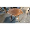 Image 3 : SMALL COPPER 5 SIDED 3 LEGGED METAL TOP SIDE TABLE