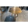 Image 2 : SMALL ANTIQUE BRASS 5 SIDED 3 LEGGED METAL TOP SIDE TABLE