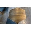 Image 3 : SMALL ANTIQUE BRASS 5 SIDED 3 LEGGED METAL TOP SIDE TABLE