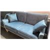 Image 3 : BLUE ULTRAVELVET UPHOLSTERED WITH METAL STUD ACCENTS LOVESEAT WITH 2 THROW CUSHIONS APPROX 62"