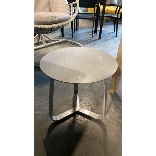 ALUMINUM POWDER COATED END TABLE