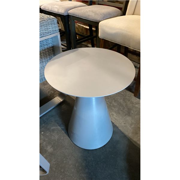 ALUMINUM POWDER COATED 18" END TABLE