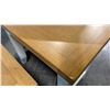 Image 3 : 3 PC SOLID WOOD NESTING TABLE SET WITH NATURAL FINISH TOP & WHITE LEGS