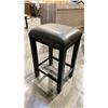 Image 3 : PAIR OF GREY LEATHERETTE COUNTER HEIGHT STOOLS