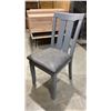 Image 5 : 2 TONE SOLID WOOD DINING TABLE APPROX 59" X 36" & 4 CHAIRS
