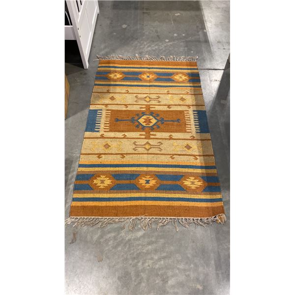 HAND WOVEN SOUTHWESTERN MOTIF AREA RUG APPROX 3' X 5'