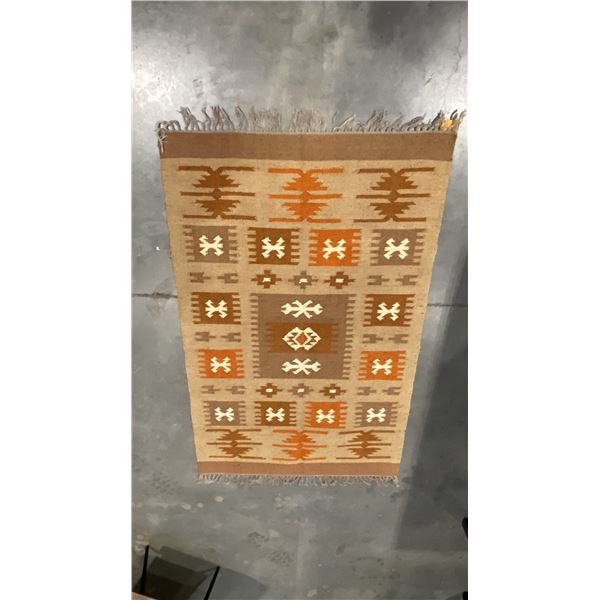HAND WOVEN SOUTHWESTERN MOTIF AREA RUG APPROX 3' X 5'