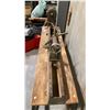 Image 2 : ANTIQUE ROCKWELL/BEAVER WOOD LATHE ON METAL STAND APPROX 48"L