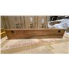 Image 4 : 6 HANGER SOLID ACACIA WALL MOUNT COAT RACK WITH MAGNETIC CLASPS APPROX 23"L