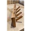Image 2 : 4 HANGER SOLID ACACIA WALL MOUNT COAT RACK WITH MAGNETIC CLASPS APPROX 16"L