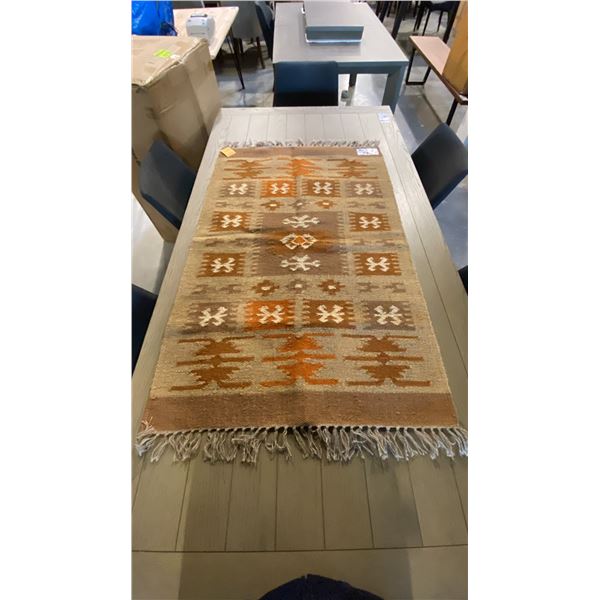 HAND WOVEN SOUTHWESTERN MOTIF AREA RUG APPROX 3' X 5'