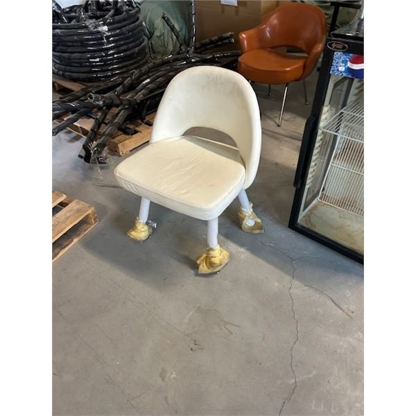 WHITE LEATHER CHAIR