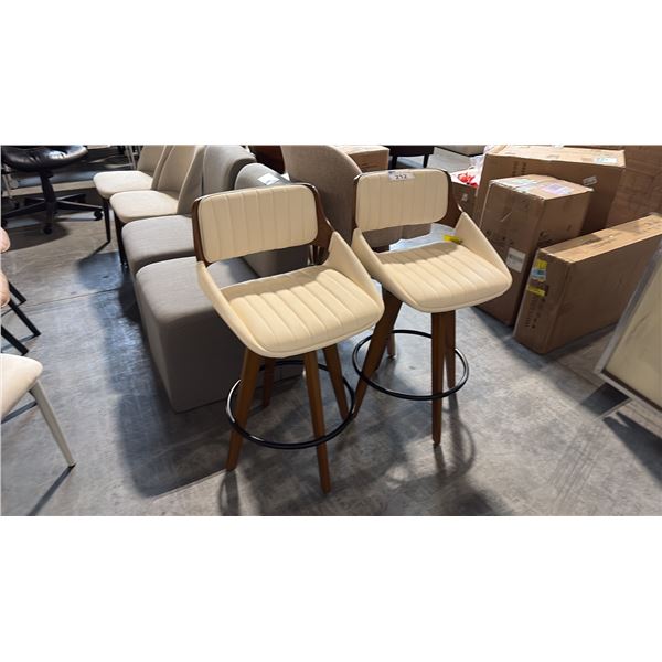 2 CREAM BAR STOOLS