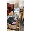 Image 1 : 4 PALLETS OF AQUATIC VESSELS AND ACCESSORIES