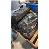 Image 3 : 4 PALLETS OF AQUATIC VESSELS AND ACCESSORIES