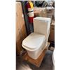 Image 1 : SWISS MADISON DUAL FLUSH TOILET