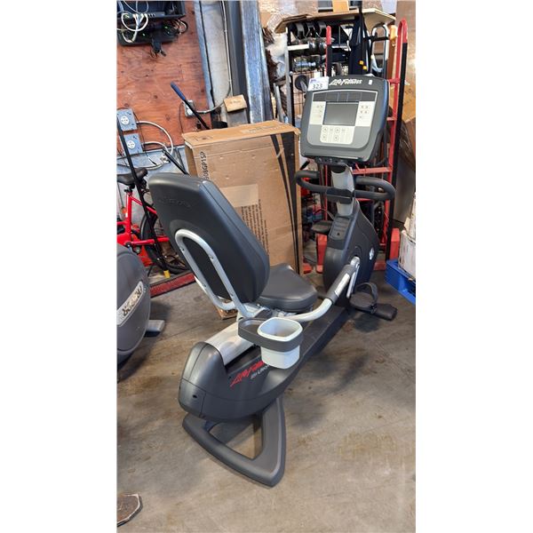 LIFE FITNESS 95R LIFECYCLE RECUMBENT BIKE