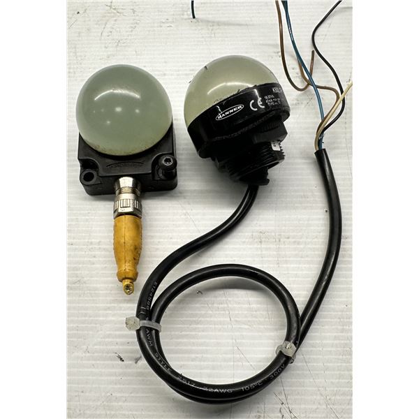Lot of (2) Banner Indicator Lights 1-#K50LGRYP & 1-Unreadable