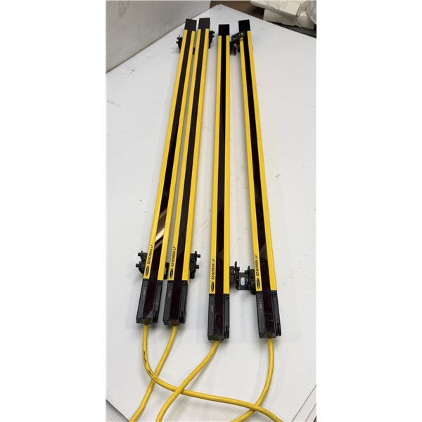 Lot of (4) Banner Light Bars