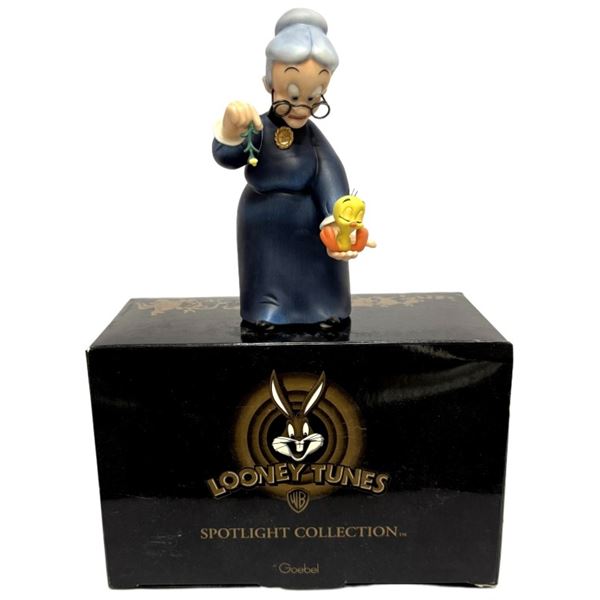 Goebel Looney Tunes "Kiss the Little Birdie" Figurine