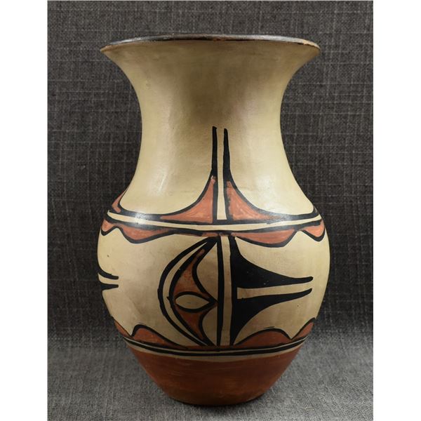 SANTO DOMINGO POTTERY VASE