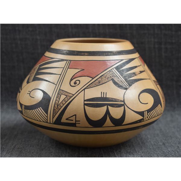 HOPI  POTTERY VASE (DAWN NAVASIE)