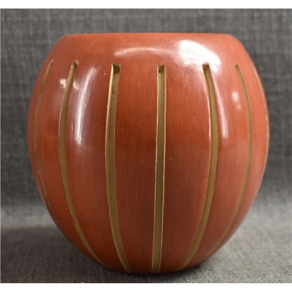 SANTA CLARA POTTERY JAR (ANNA ARCHULETA)