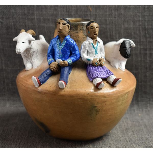 NAVAJO POTTERY VASE (SARESSA YAZZIE )
