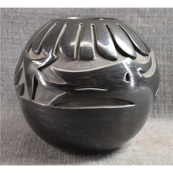 SANTA CLARA POTTERY JAR (TRICIA VELARDE)